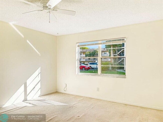 Building Photo - 6090 N Sabal Palm Blvd