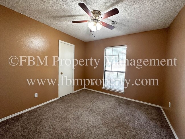 Building Photo - 921 Park Pl Blvd
