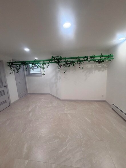 Building Photo - 124 Winfield Ave