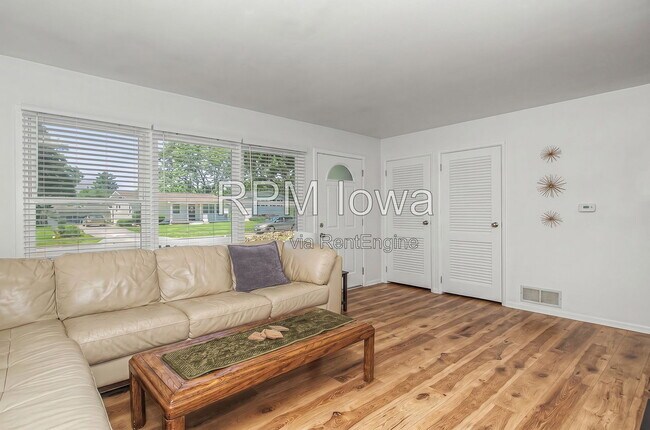 Building Photo - 2116 Ferndale Ave