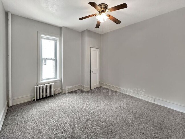 Building Photo - 727 Hepburn St