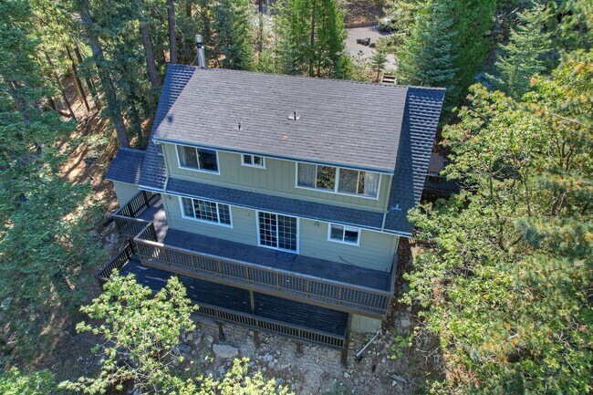 Building Photo - Large 3 Bed / 2 & 1/2 Bath Cabin For Rent in Twin Peaks