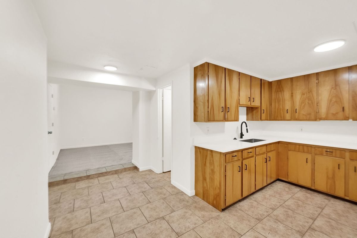 Building Photo - 189 N 300 E