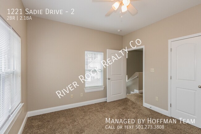 Building Photo - 1221 Sadie Dr