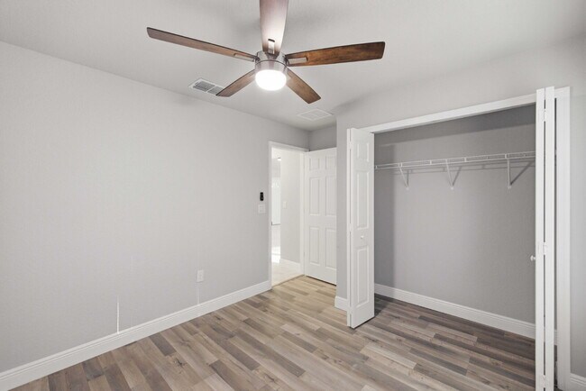 Building Photo - Available Now! Tastefully Designed 3 Bed, 2 Bath Home