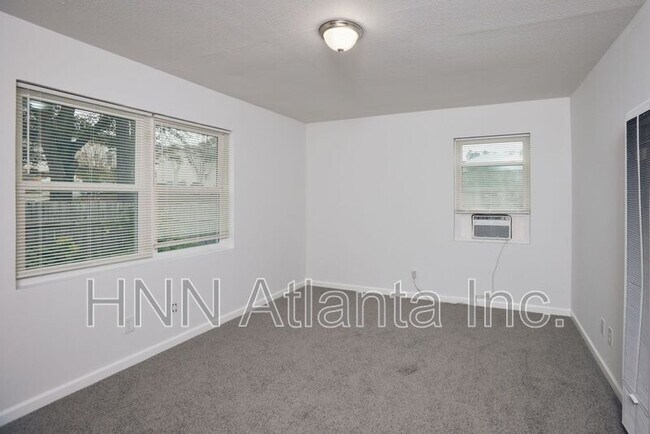 Building Photo - 1171 Woodland Ave NE