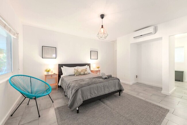 Building Photo - 515 NE 82nd St