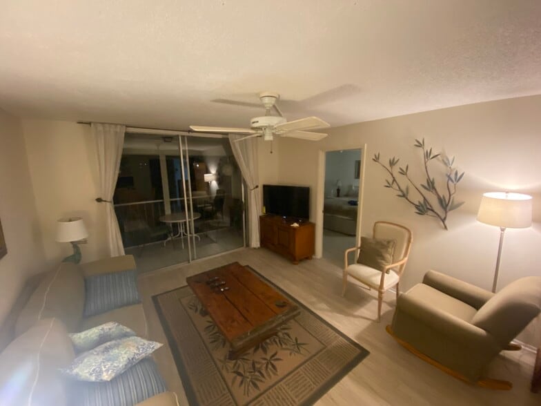 Living Room - 190 Turtle Lake Ct