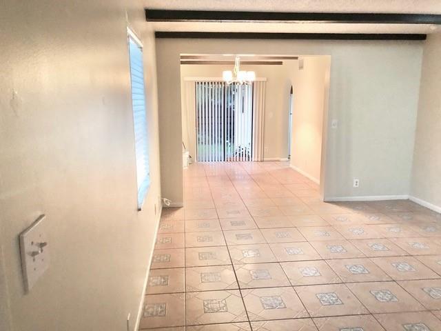 Building Photo - 813 NE 22nd Dr