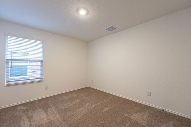 Building Photo - Charming Sunlit 4-Bedroom 2-Bathroom Home!