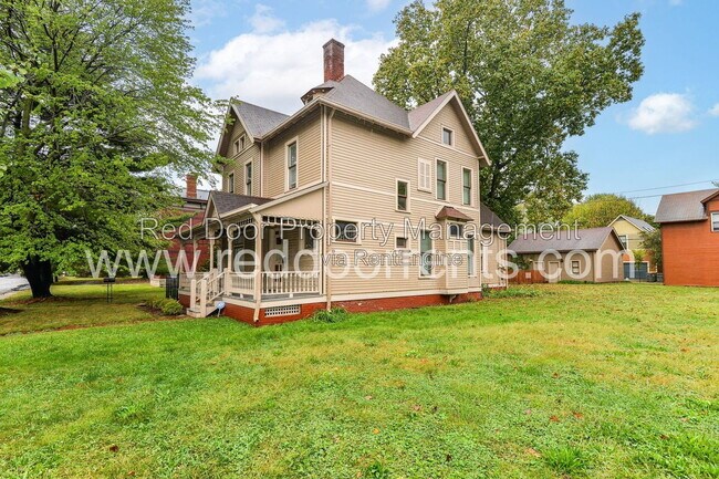 Building Photo - 1332A N College Ave