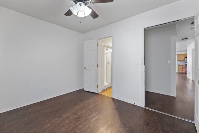 Building Photo - 3723 W 53rd Pl