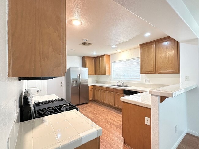 Building Photo - 560 Playa Linda Pl