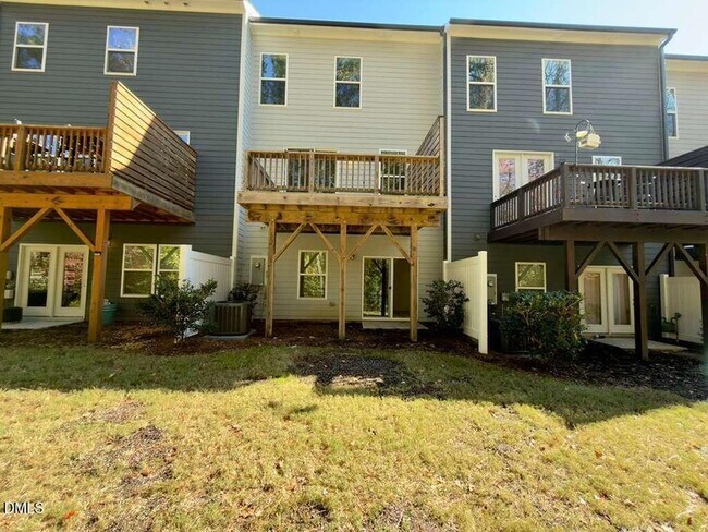 Building Photo - 1802 Stroup St