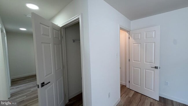 Building Photo - 70 Sequoia Dr
