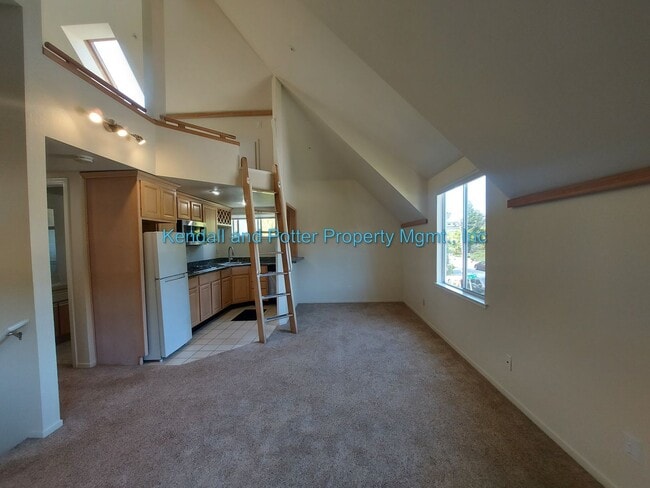 Building Photo - Spacious 1 bedroom loft in Santa Cruz