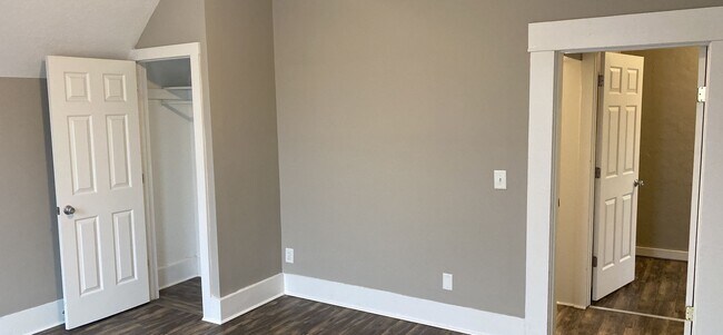 Building Photo - 107 N Second 4BR/2BA (Trenton)