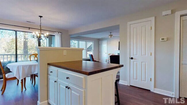 Building Photo - 329 Glen Echo Ln