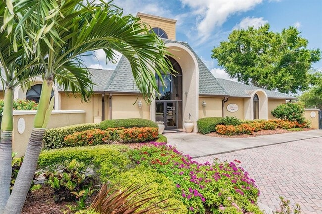 Building Photo - 10100 Sailwinds Blvd N