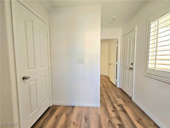 Building Photo - 10436 Masons Creek St