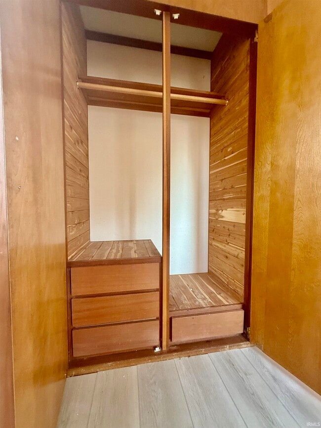 Building Photo - 404 S Hickory Dr