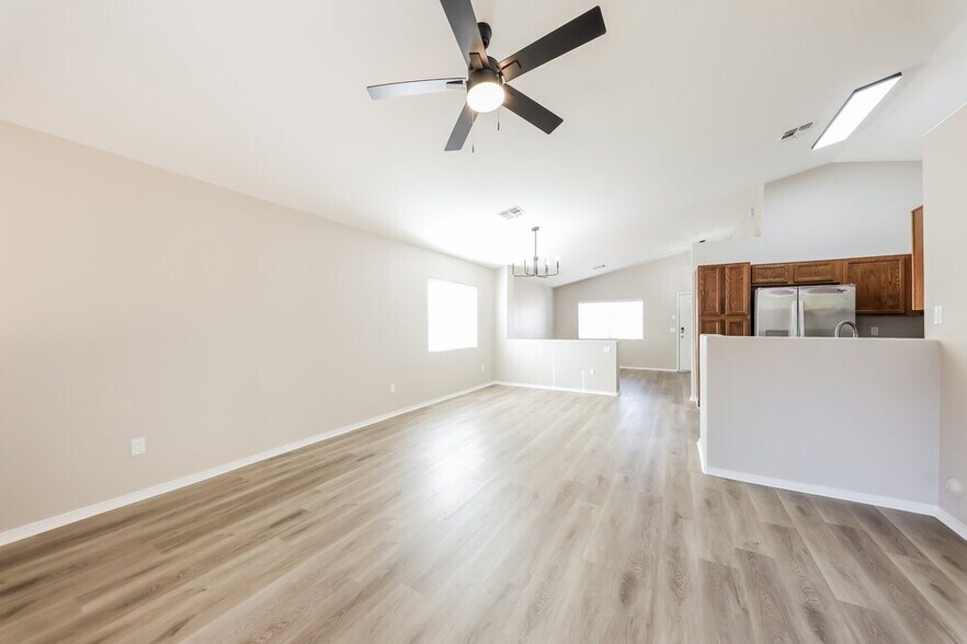 Building Photo - 427 N Payton