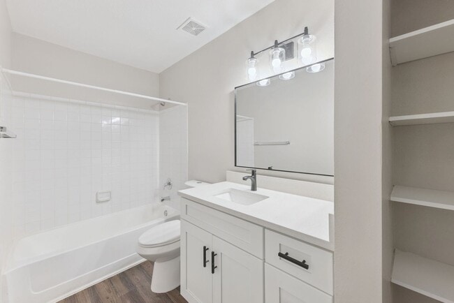 Building Photo - Newly Renovated Ground Floor Condo in Gated Altamonte Springs Community!