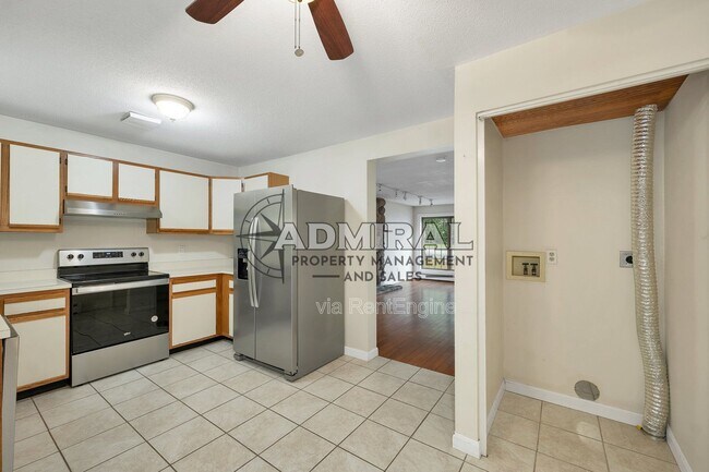 Building Photo - 65 Woodland Green