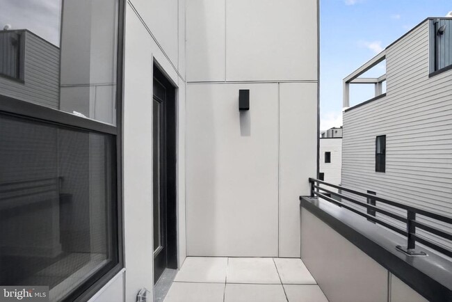 Building Photo - 635 N 7th St