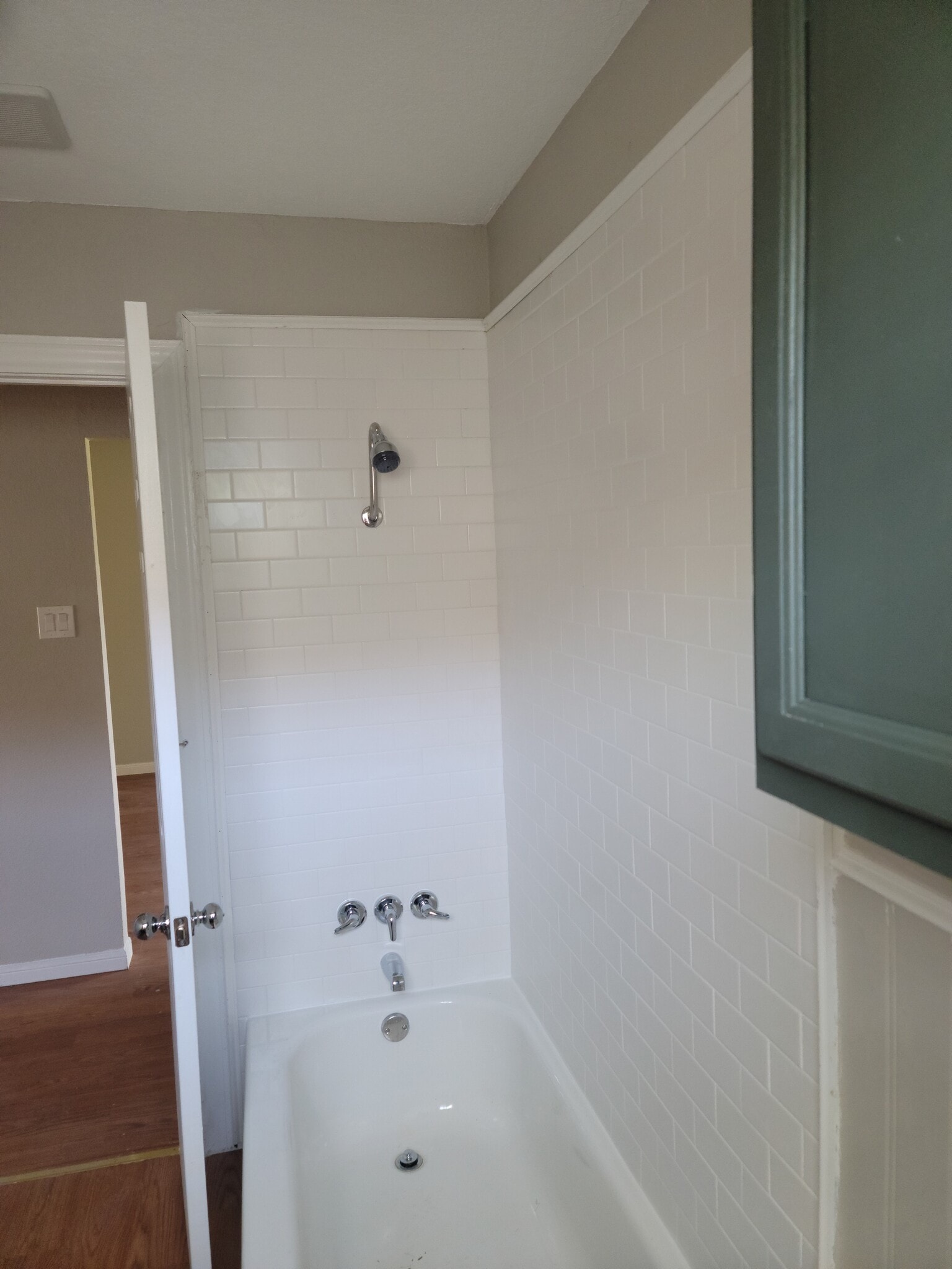 Brand New Shower/Tub combo with Brand New Fixtures - 1714 N Avenue H