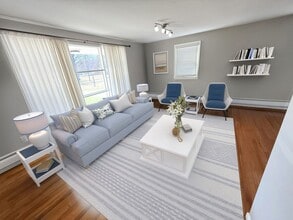 Building Photo - Charming 3-Bedroom Home with Expansive Gro...