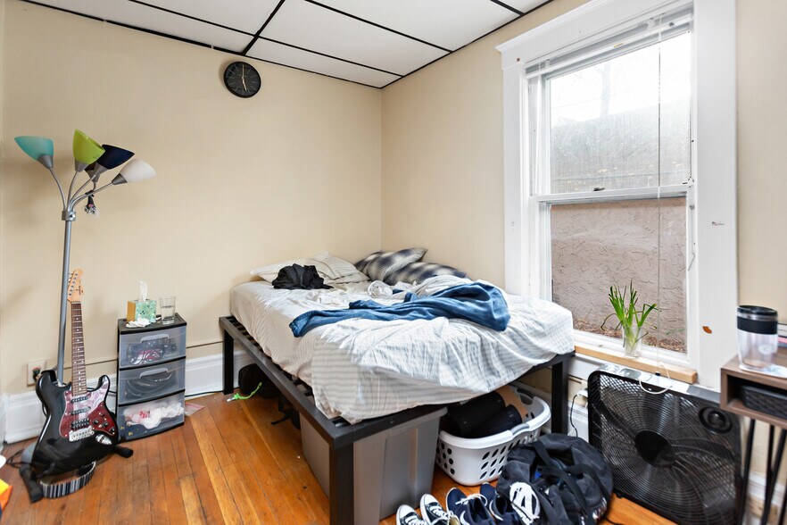 1st floor bedroom - 1209 E University Ave