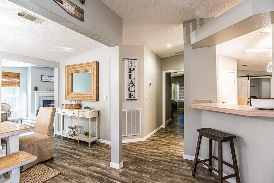 Building Photo - 2275 S Hunt Point