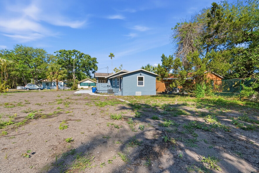 Building Photo - 903 Vine Ave