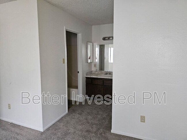 Building Photo - 304 Cooper Ln