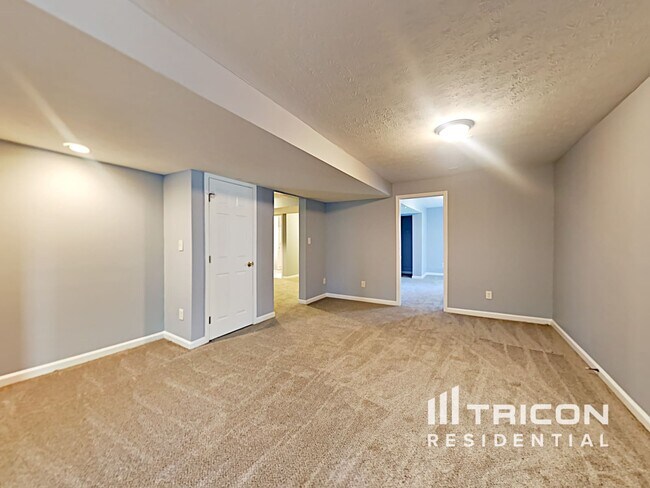 Building Photo - 5186 Hidden Meadow Ct