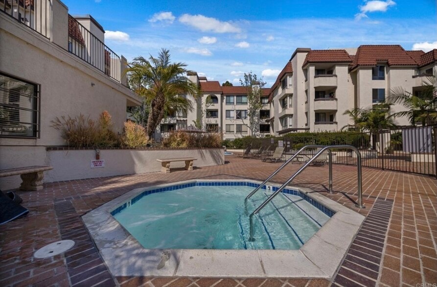 Building Photo - 5895 Friars Rd