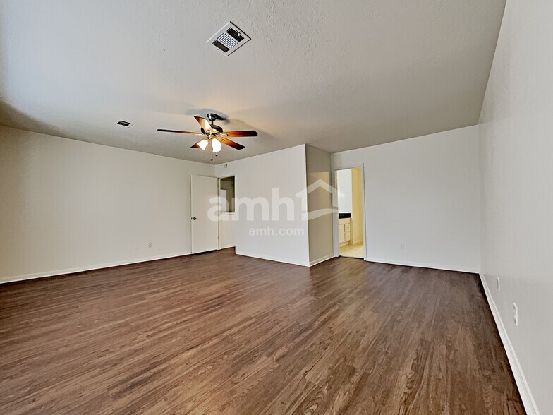 Building Photo - 2738 Springstone Dr