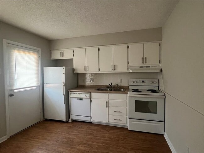 Building Photo - 153 W 16th St