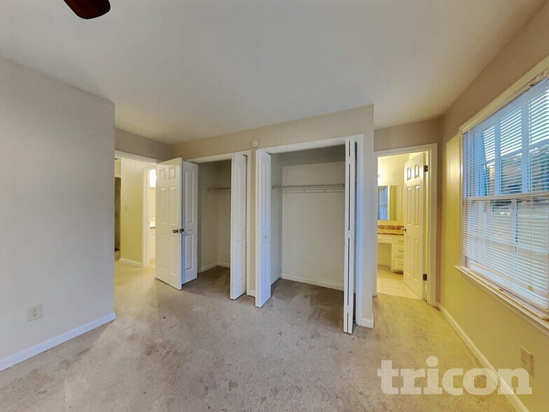 Building Photo - 832 S Deshon Rd