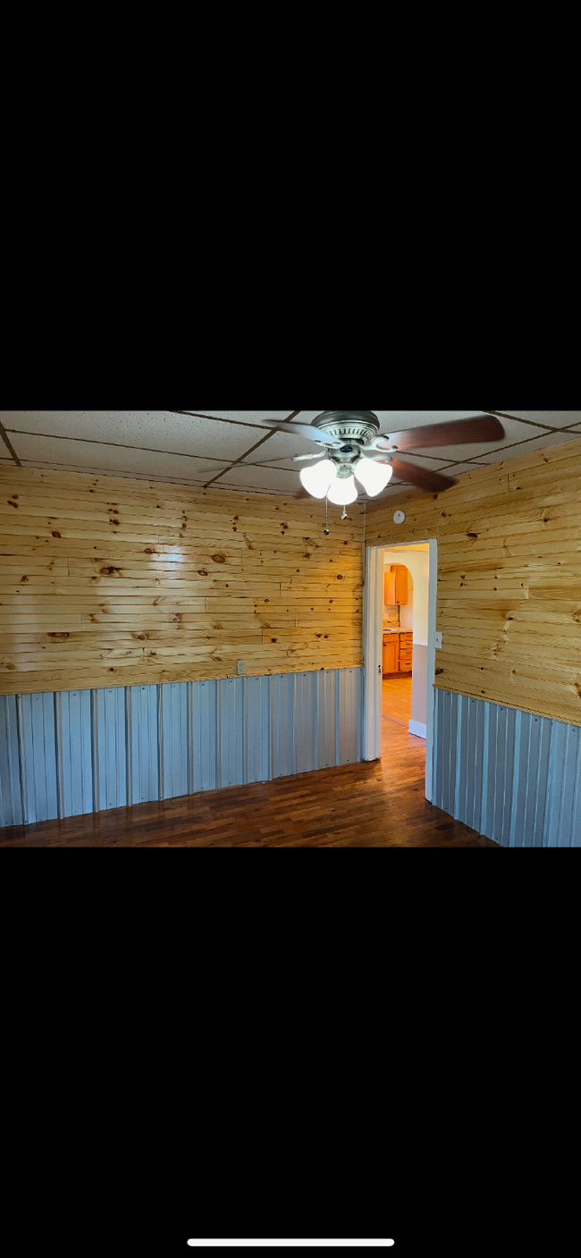 Building Photo - 2-Bedroom with Hardwood Floors in Stillwat...