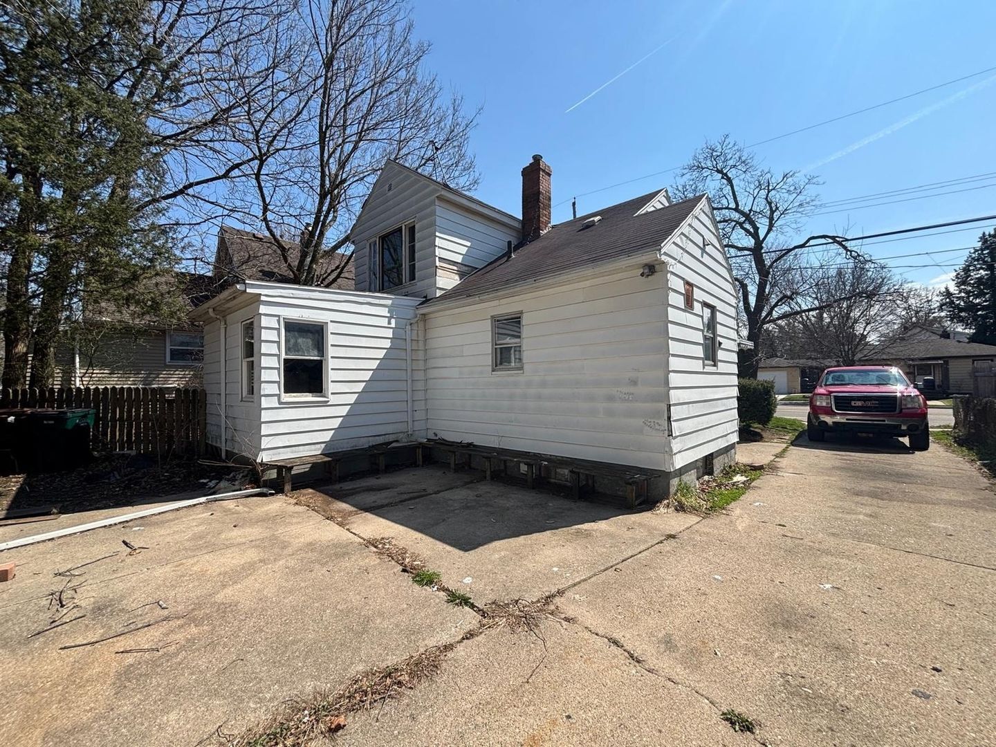 Building Photo - 1216 W Mt Hope Ave