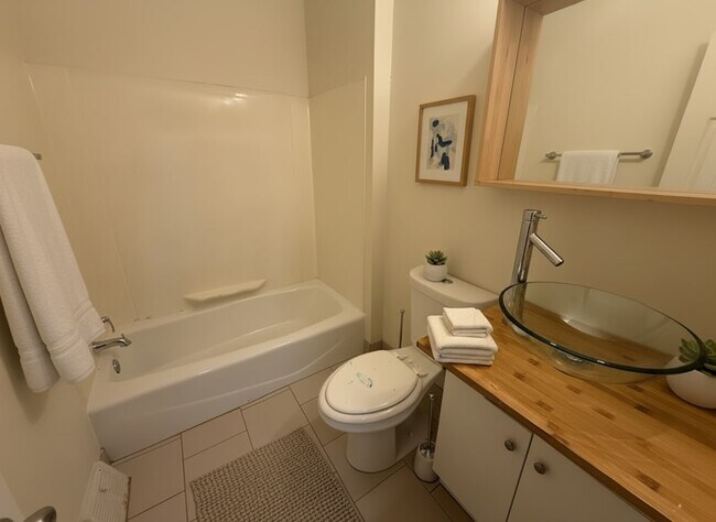 Building Photo - 1809 W Thompson St