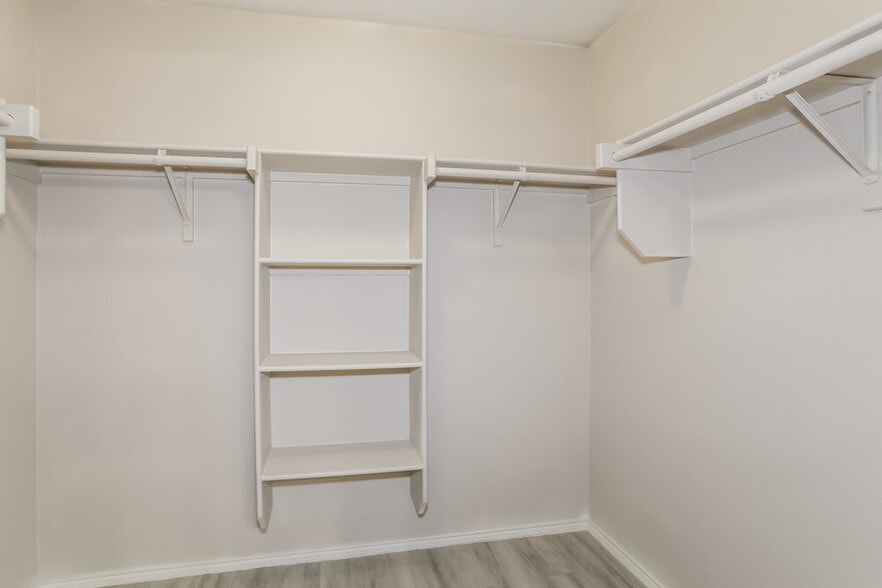 Building Photo - 1016 Fort Apache Dr