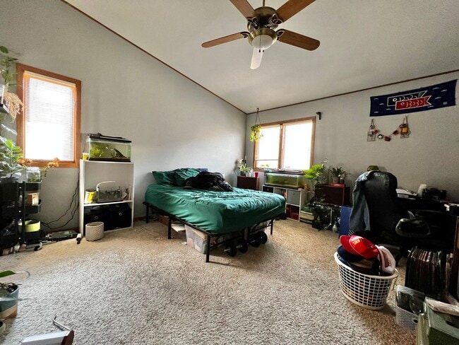 Building Photo - 4 Bed 3 Bath Townhouse in West Fort Collins!