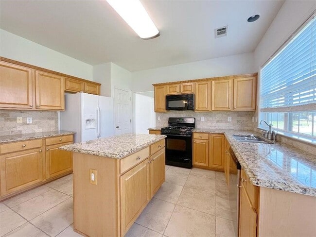 Building Photo - 8205 Norwich Pl