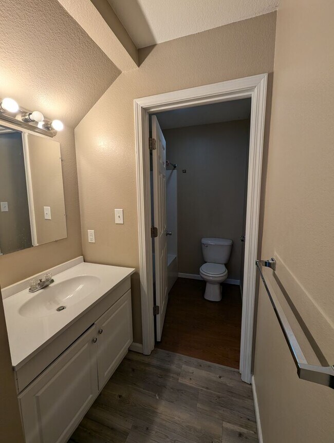 Building Photo - 2 Bedroom/2 Bathroom Townhouse in Fayette!