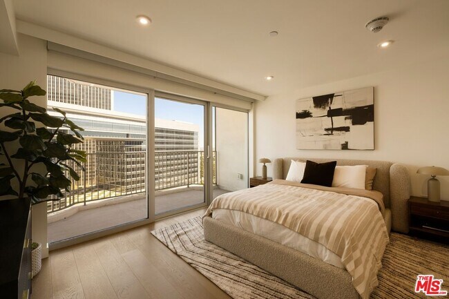 Building Photo - 2025 Ave of the Stars