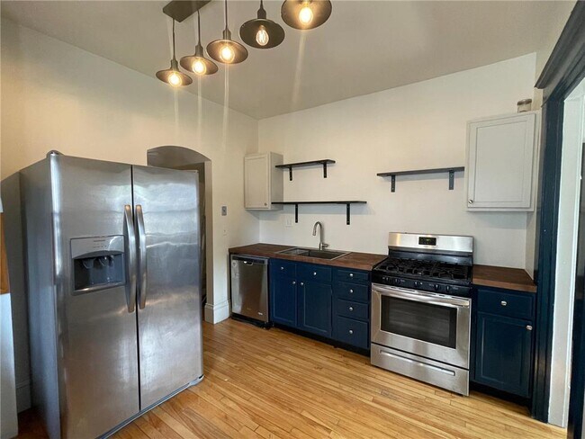Building Photo - 3310 Holmes Ave