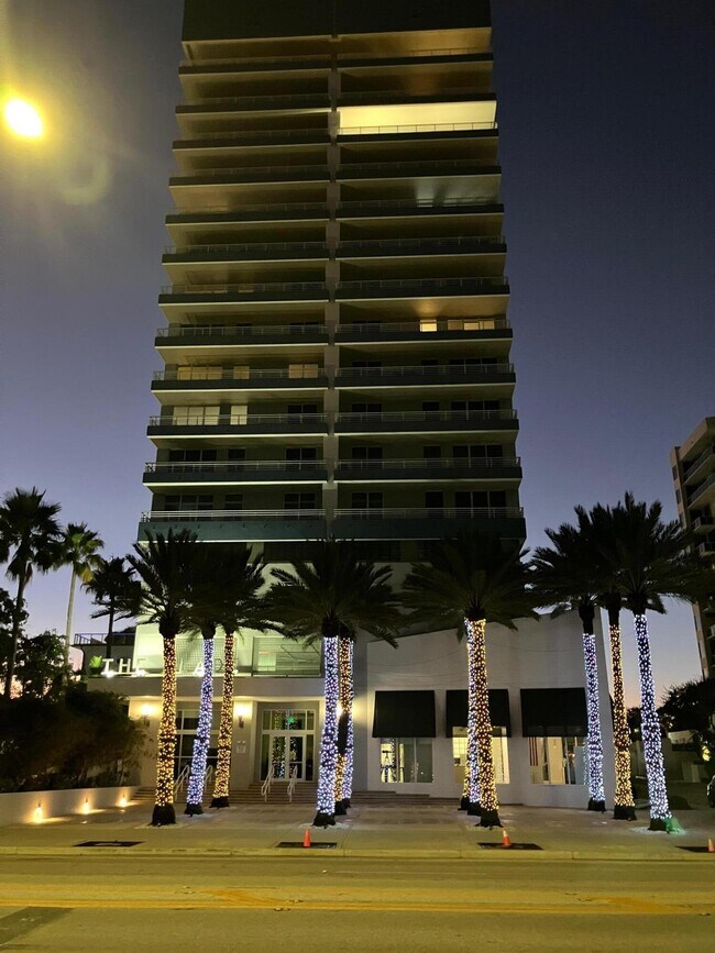 Building Photo - 1551 N Flagler Dr